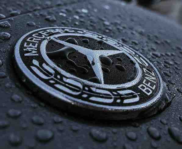 Mercedes-Benz ha presentato un brevetto per airbag pedonali