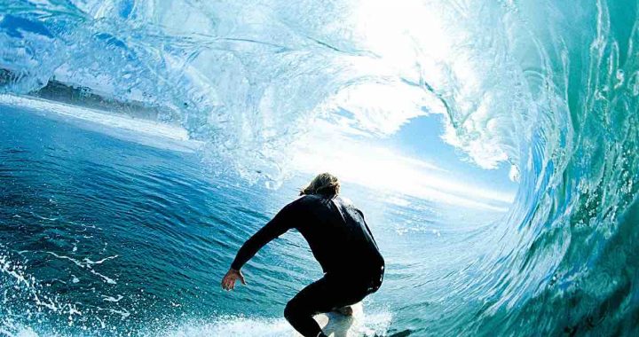 Le 8 destinazioni per fare surf alla ricerca dell’onda ‘perfetta’