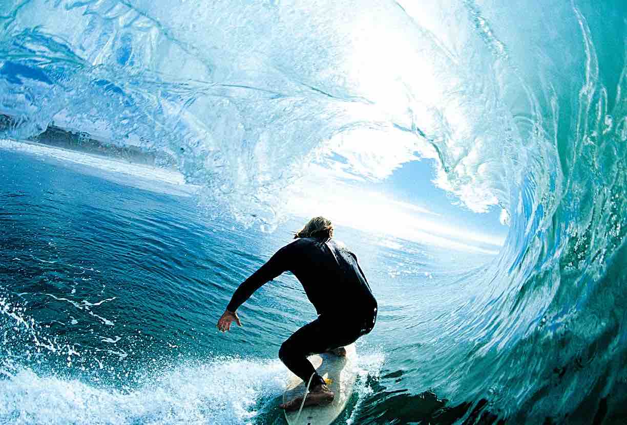 Le 8 destinazioni per fare surf alla ricerca dell’onda ‘perfetta’