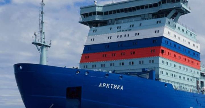 Il rompighiaccio nucleare Arktika intraprende il primo viaggio di lavoro