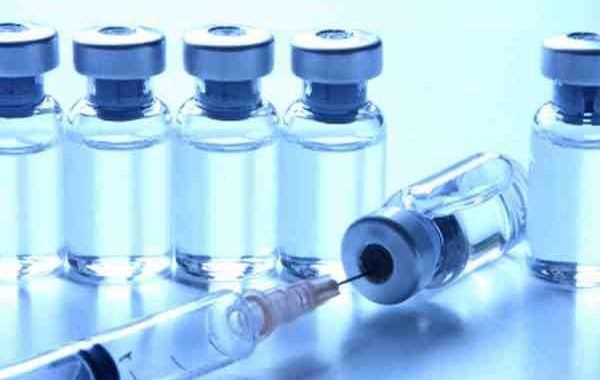 Germania, ministro federale della sanità Karl Lauterbach informa pubblicamente prima volta possibili danni da vaccino