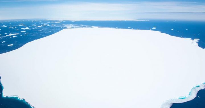 Polo Nord, Iceberg più grande del mondo si rompe
