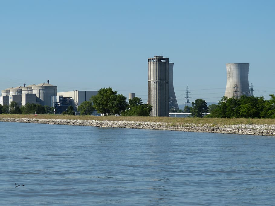 Francia emana norme speciali per raffreddamento ad acqua centrali nucleari