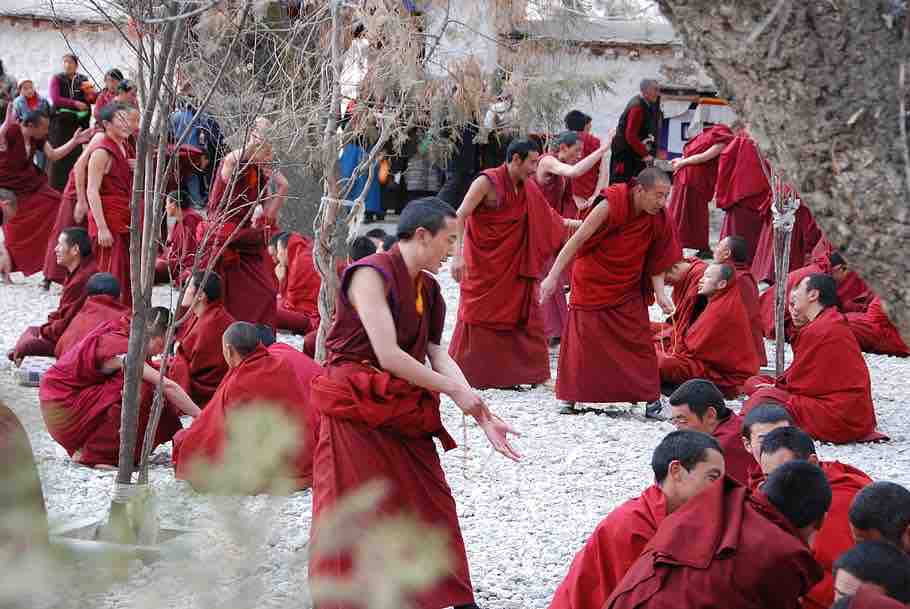 Tibet, Due monaci incarcerati per aver espresso opinioni