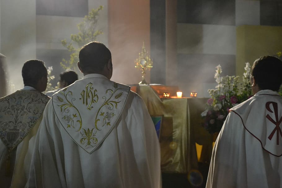 Le messe cattoliche ai defunti cumulative sono vietate, ma non tutti i fedeli lo sanno