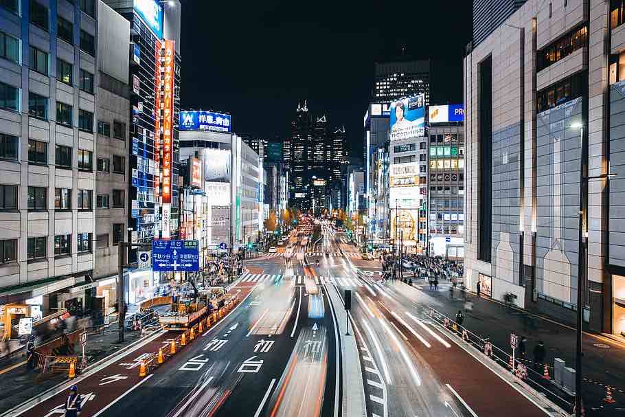 Giappone, giovani ricchi sfrecciano per le strade a velocita’ folli con supercar