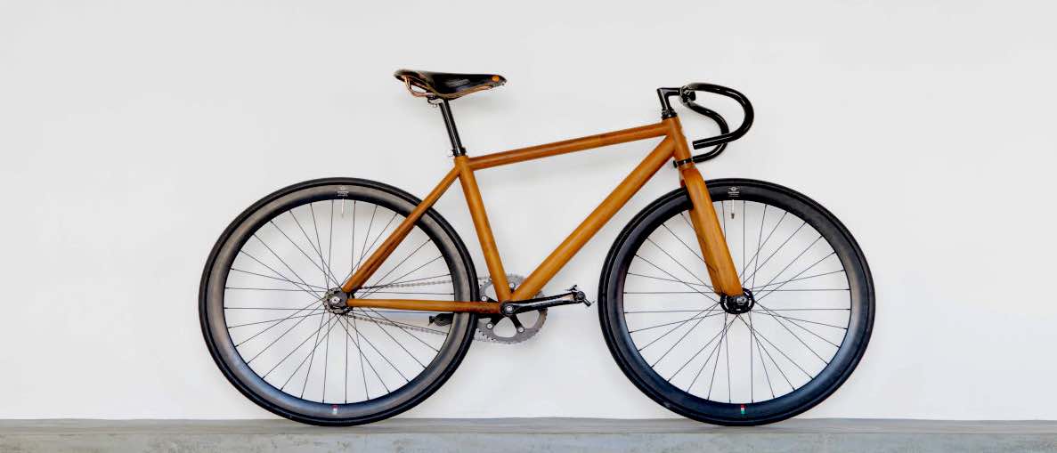Una bicicletta costruita in bambu’ a Cuba