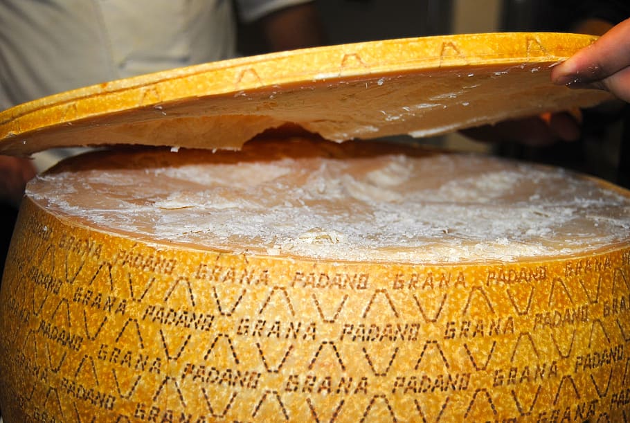 Titolare Chiapparini Grana Padano muore travolto da migliaia di forme formaggio